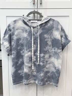 GILLI Blue and White Tie Dye Short Sleeve Hoodie Sz S